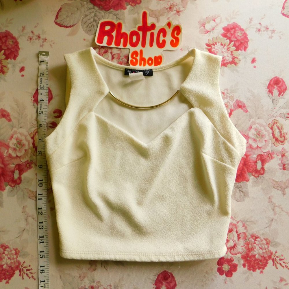 Classy Crop Top With A Sweetheart Neckline